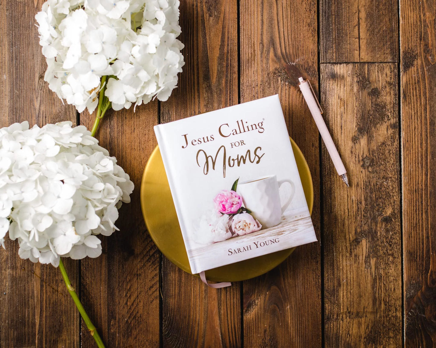 Jesus Calling Jesus Calling for Moms, Padded Hardcover, with Full Scriptures: Devotions for Strength, Comfort, and Encouragement, (Hardcover)