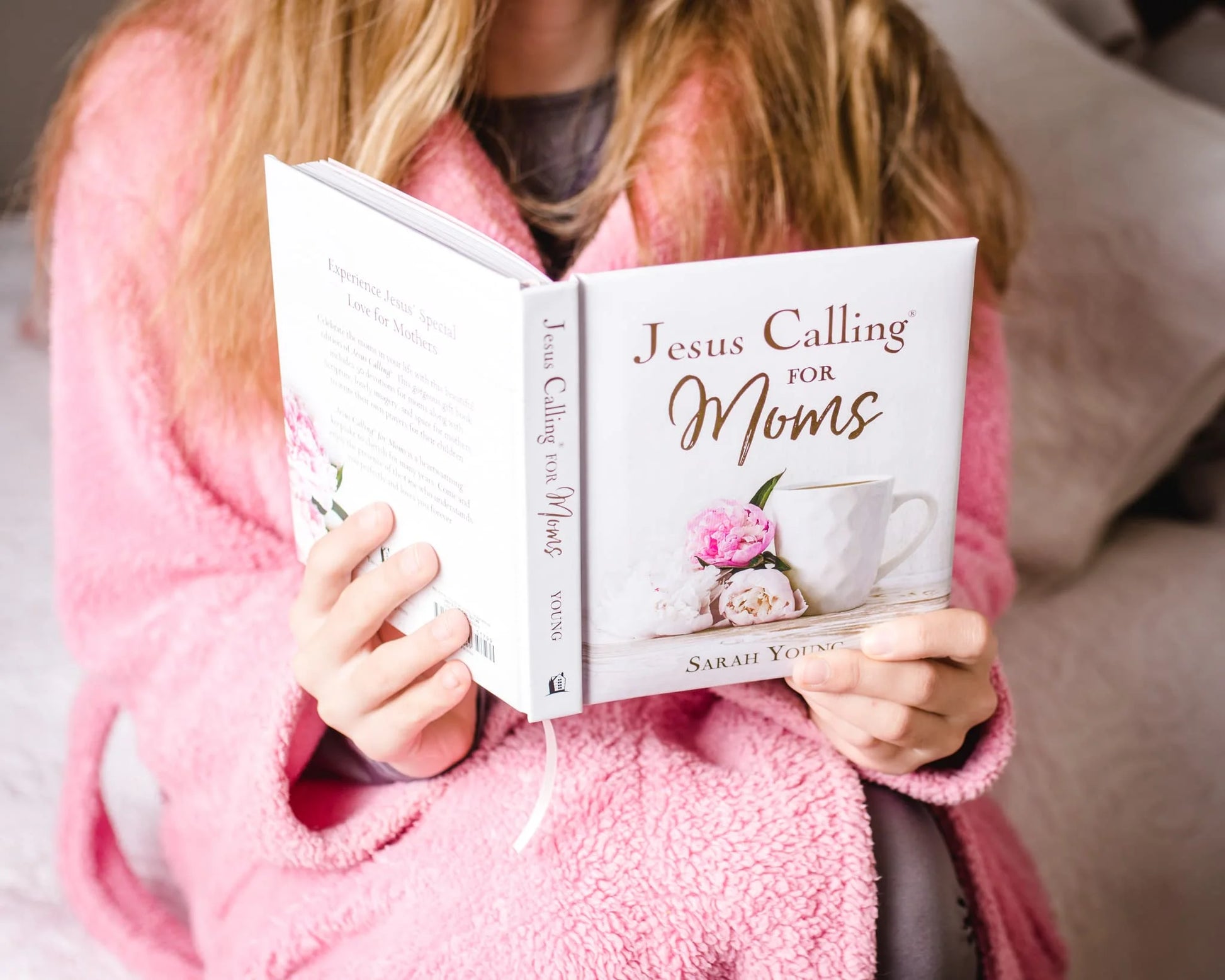 Jesus Calling Jesus Calling for Moms, Padded Hardcover, with Full Scriptures: Devotions for Strength, Comfort, and Encouragement, (Hardcover)